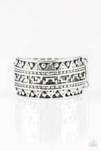 Load image into Gallery viewer, Textile Triumph - Silver Ring
