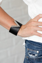 Load image into Gallery viewer, Claws Out - Black Snap Bracelet
