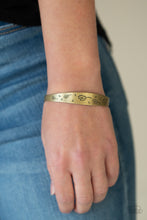 Load image into Gallery viewer, Dandelion Dreamland - Brass Bangle Bracelet
